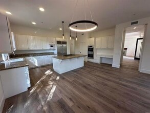 Building Photo - 845 Stratford Dr