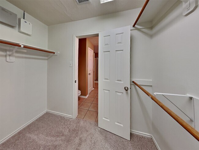 Building Photo - 6220 Stoney Creek Dr