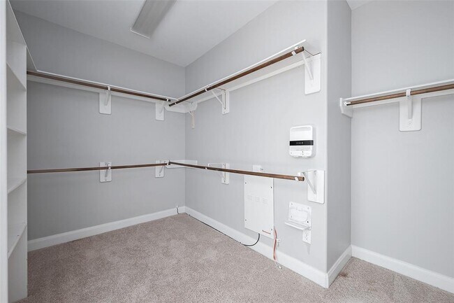 Building Photo - 46 Sandwell Place