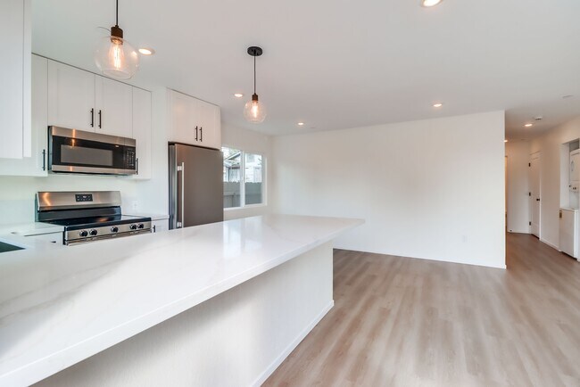 Building Photo - 3042-3044 J St