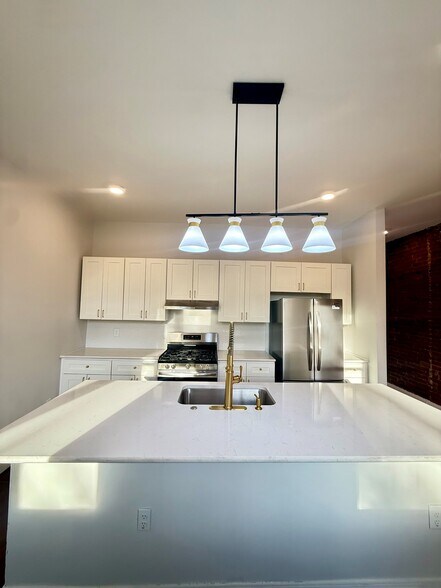 Building Photo - 39 E Clifton Ave