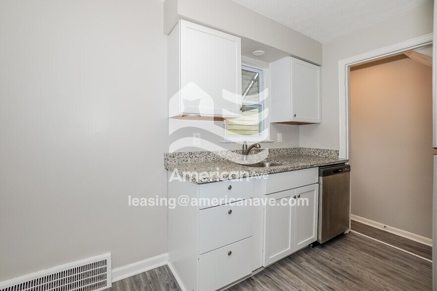 Building Photo - 15413 Fernway Dr