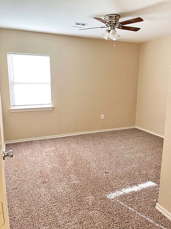 Building Photo - Great 4 Bdrm 2 Bath Home for Lease in Gainesville, Tx