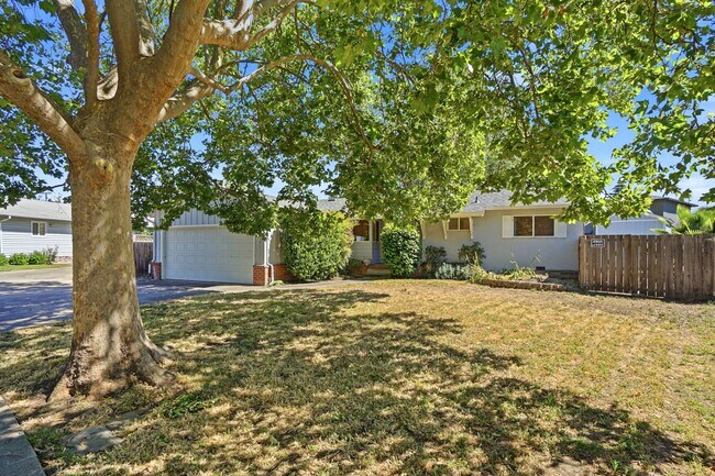 Building Photo - Beautiful Spacious 3-bedroom 1.5-Bath Home in Concord!