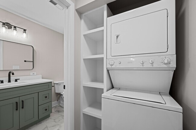 Building Photo - 705 W Central Rd