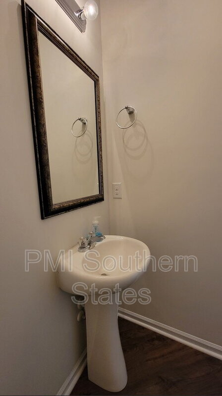 Building Photo - 31 Moorlyn Ln