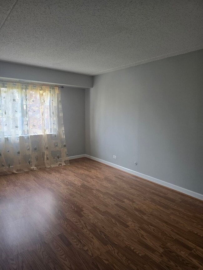 Building Photo - 450 Plum Creek Dr