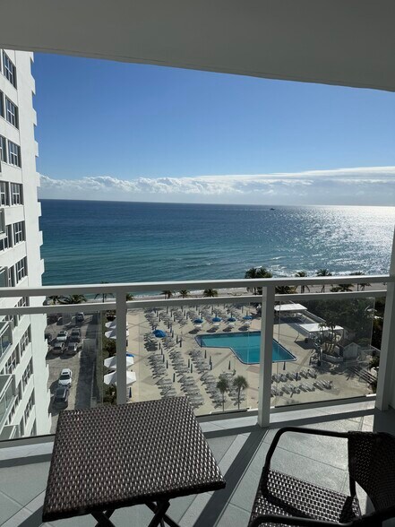 Building Photo - 2030 S Ocean Dr