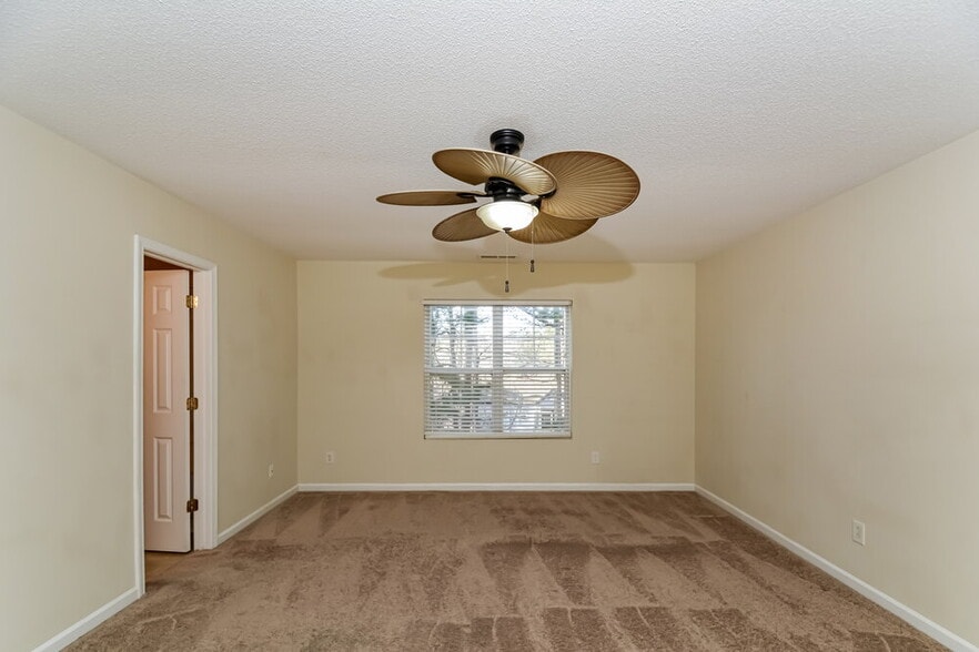 Building Photo - 57 Valleyfield Dr