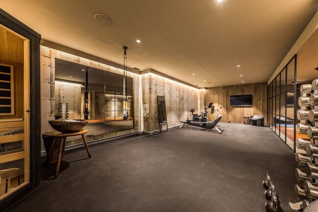 Building Photo - 265 Three Mile Harbor Hog Creek Rd