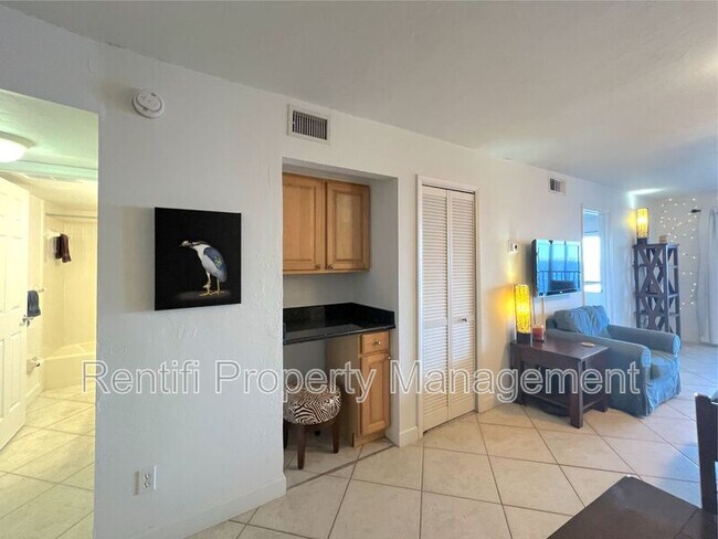 Building Photo - 2711 First Street