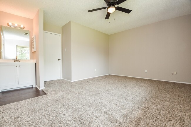 Building Photo - 5809 Village Forest Ct