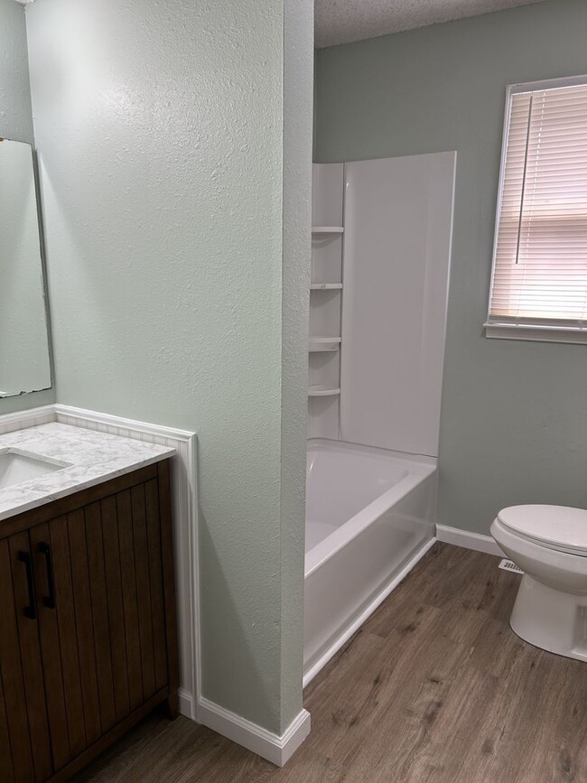 Building Photo - 801-803 Rouse Duplex