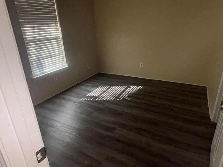 Building Photo - 109 E Blancas Dr