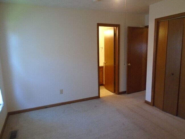 Building Photo - 921 Glen Reilly Dr
