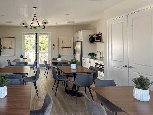 Building Photo - Beautiful Newer Construction,Townhome, 3 Bedroom / 2 Bathroom Home FOR RENT
