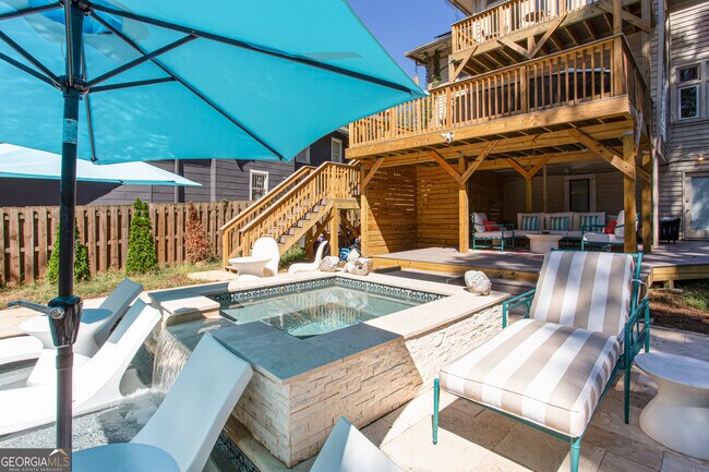 Building Photo - 524 Seminole Ave NE