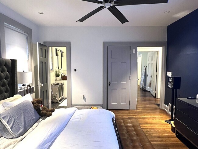 Building Photo - Beautifully Remodeled 1920's Bungalow