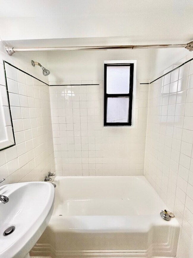 Building Photo - New Price and 2 months free rent!