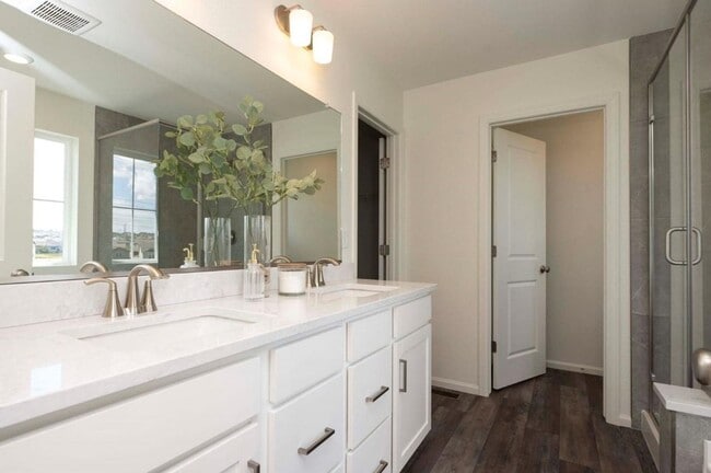 Building Photo - Terrain Oak Valley 3bd 2.5ba Gem!