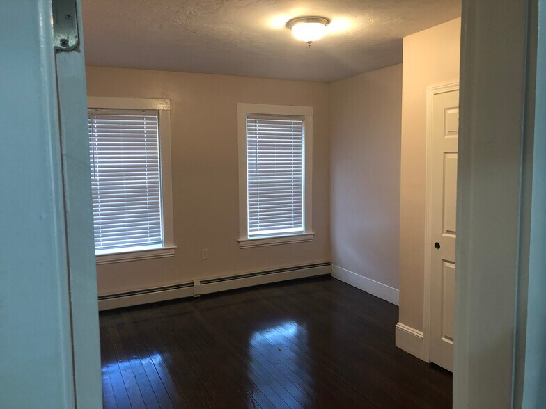 Building Photo - 29 Ross St