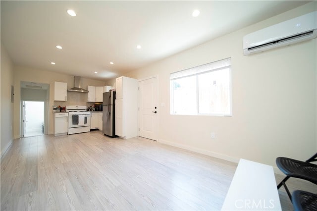 Building Photo - 8135 Noble Ave