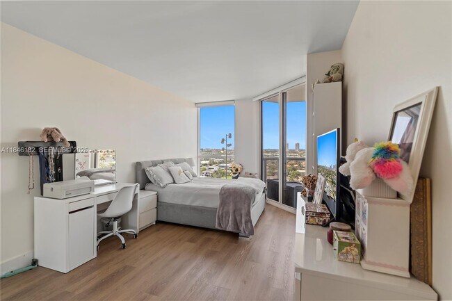 Building Photo - 3598 Yacht Club Dr