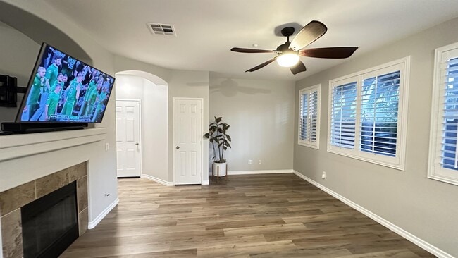 Building Photo - 4089 Peninsula Dr