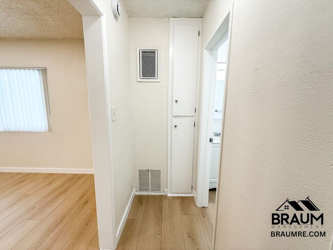 Building Photo - 6336 Tujunga Ave