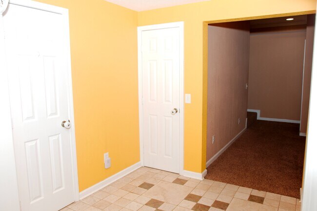 Building Photo - 2927 Arbor Creek Ln