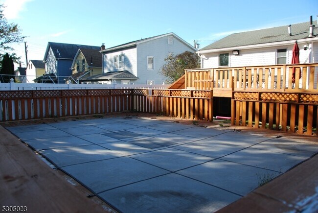 Building Photo - 229 Monroe St