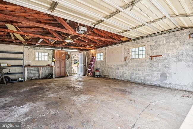 Building Photo - 121 S Fenwick St