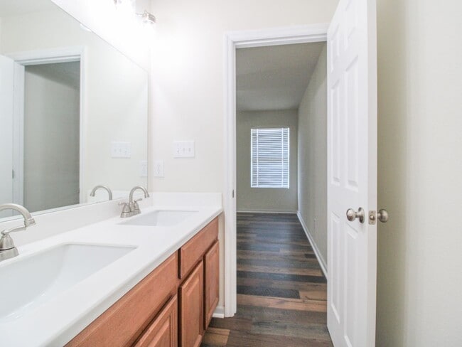Building Photo - Modern and updated home in desirable East ...