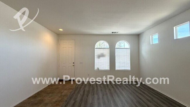 Building Photo - 12383 Luna Rd