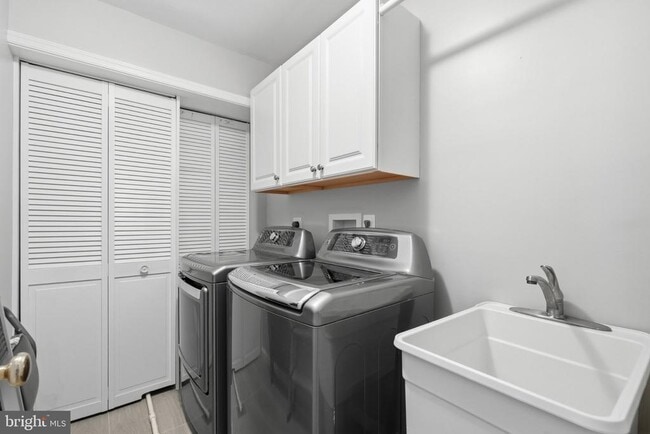 Building Photo - 6924 Mclean Park Manor Ct