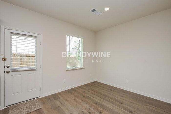 Building Photo - 1437 Woodwinds Dr