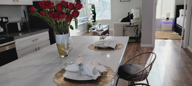 Building Photo - 532 Cesar E Chavez Pky