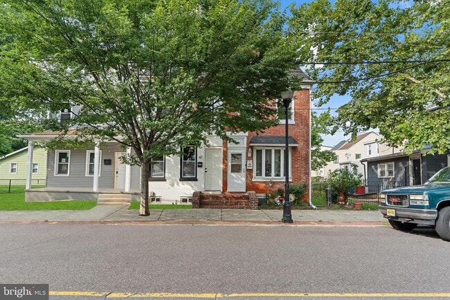 Primary Photo - 225 Market St