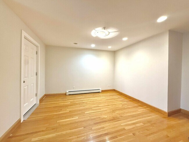 Building Photo - 180 K St