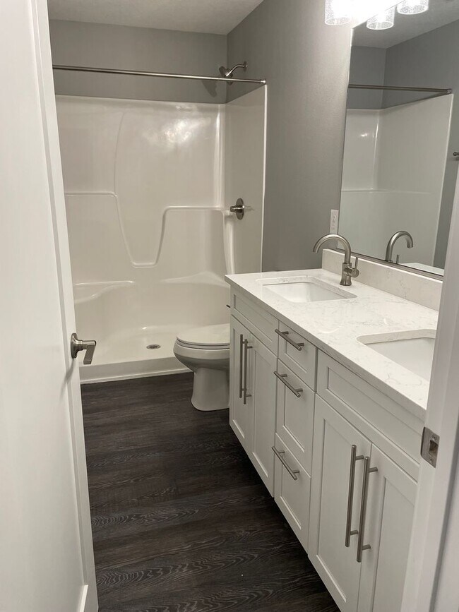 Building Photo - Beautiful newer home in West Des Moines - Waukee School Dist!