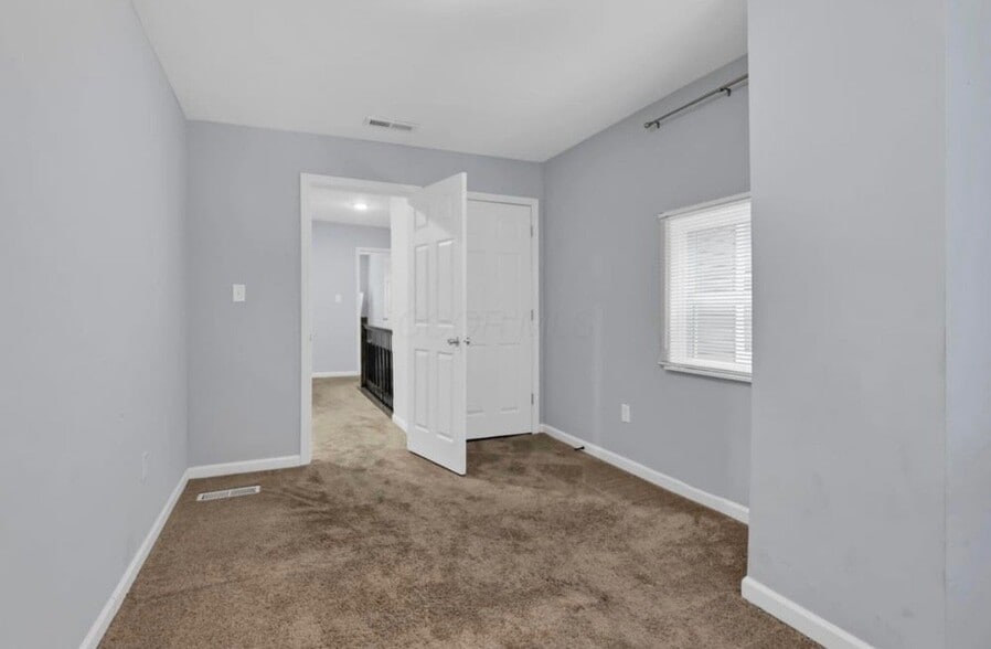 Building Photo - 513 S Champion Ave