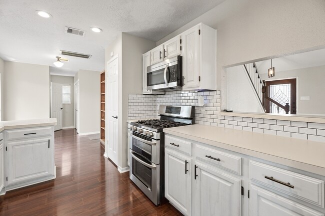 Building Photo - 14310 Sun Harbor Dr