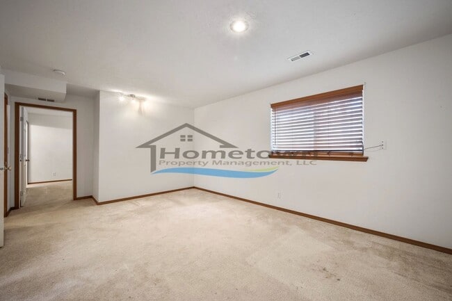 Building Photo - 433 N Brushwood Ct