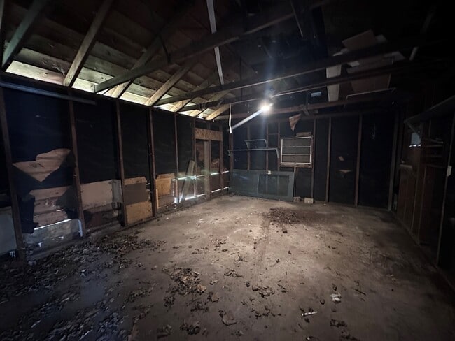 Building Photo - 610 Harmon-