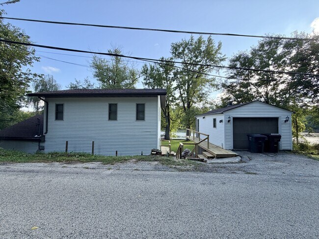 Building Photo - 4775 N River Rd