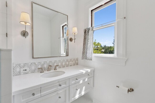 Building Photo - Luxury Exclusive Home for Lease
