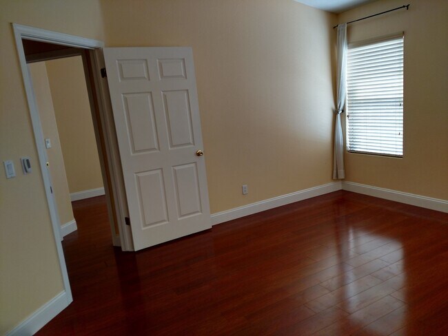 Building Photo - Beautiful Updated 4BD/3BA Two Story Home -...
