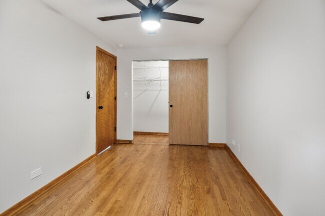 Building Photo - Garden unit: Renovated 1 bed in Logan Square - Now Leasing!