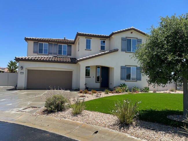 Building Photo - Stunning 4 bedroom home in Vista-With Solar!