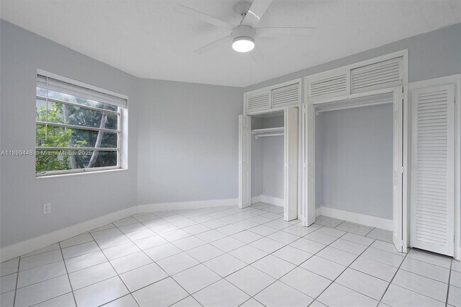 Building Photo - 1635 NE Miami Gardens Dr
